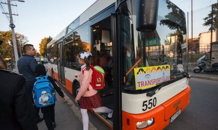 Proiectul „Autobuze școlare pentru elevi”, extins de la 5 la 12 trasee și la mai multe școli din municipiu