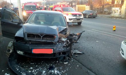 Accident cu patru victime pe strada Frunzisului, după ce un șofer a pătruns pe contrasens FOTO